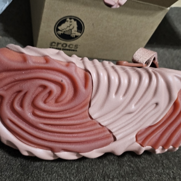 Salehe Bembury Crocs US size m9 w11 pale blush - Picture 2 of 4